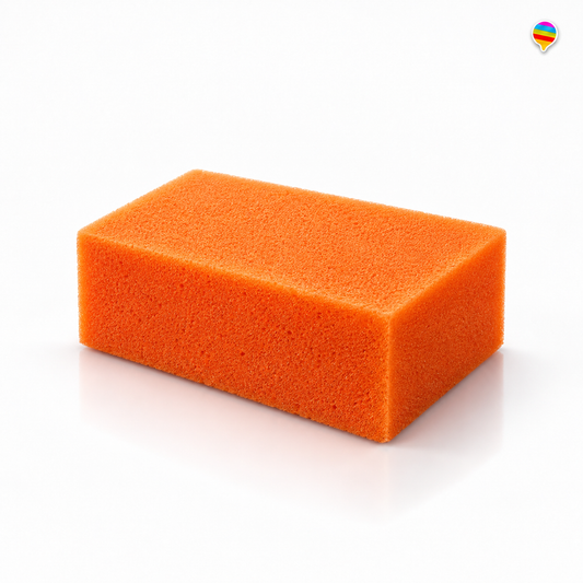 A1 Der Wax Schwamm – KI-generiertes Produktbild auf weißem Hintergrund mit weichem Schatten und Logo oben rechts